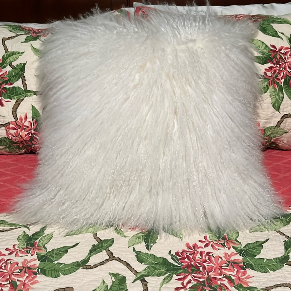 Tibetan Lamb 🐑 Accent Pillow 18 x 18